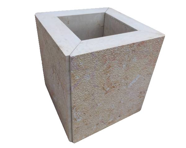 Cache pot extérieur en pierre de Corton Bouchardé Cache pot extérieur en pierre de Corton Bouchardé