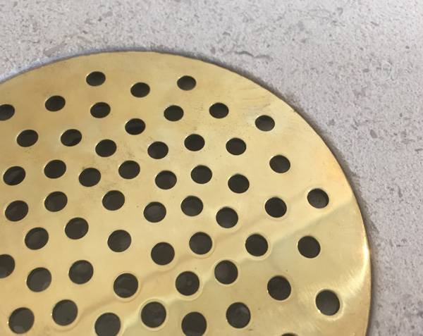 Grille bonde pour receveur de douche en pierre - Finition Laiton Grille bonde pour receveur de douche en pierre - Finition Laiton