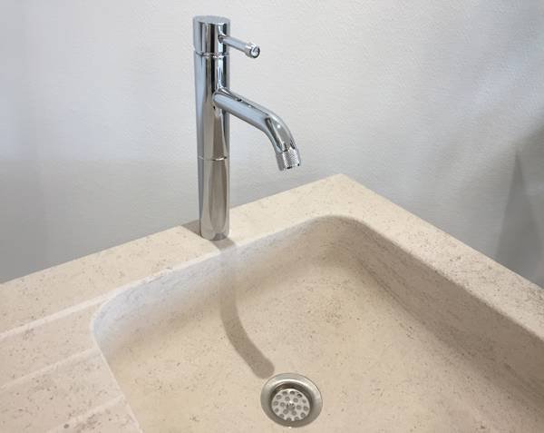 High faucet - Bathroom High faucet - Bathroom