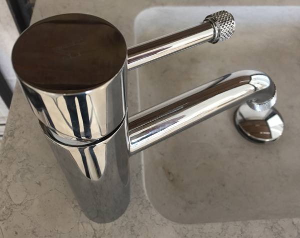 Swivel faucet