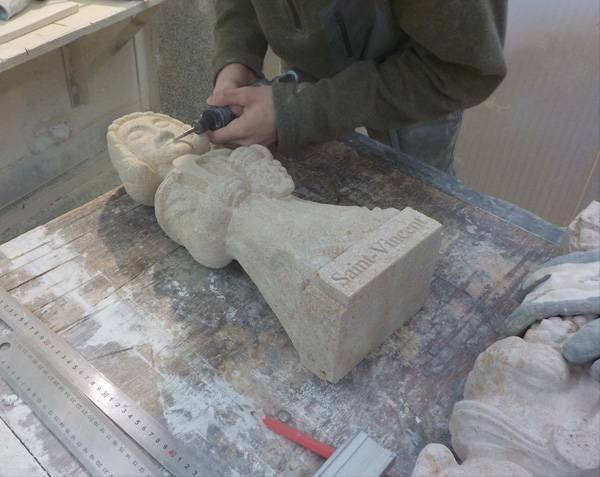 Stone mason - Burgundy limestone