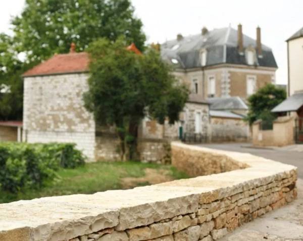 Couvertes en pierre de Bourgogne - Vosne-Romanée - Dessus de mur pierre brut Couvertes en pierre de Bourgogne - Vosne-Romanée - Dessus de mur pierre brut