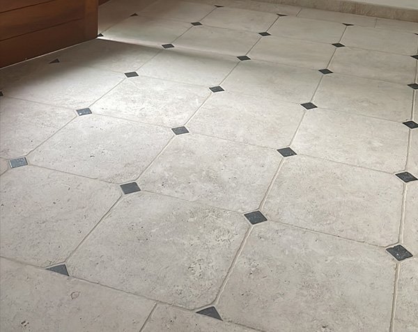 Carrelage à cabochons en pierre - Semond Nuancé Carrelage à cabochons en pierre - Semond Nuancé