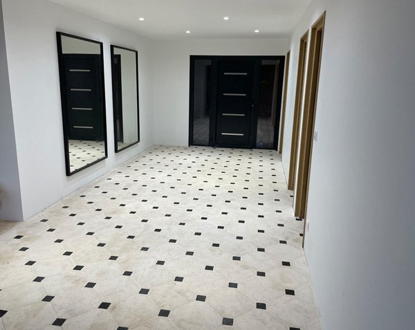 Cabochon Flooring Entrance - Semond Light with veins Antique finish