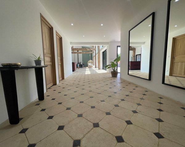 Cabochon Tiling – Semond Light with veins Antique finish Cabochon Tiling – Semond Light with veins Antique finish