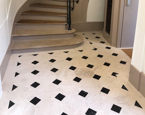 Halle en pierre de Bourgogne - Cabochons Pierre Bleue (origine Belgique) Halle en pierre de Bourgogne - Cabochons Pierre Bleue (origine Belgique)