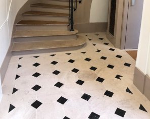 Halle en pierre de Bourgogne - Cabochons Pierre Bleue (origine Belgique) Halle en pierre de Bourgogne - Cabochons Pierre Bleue (origine Belgique)