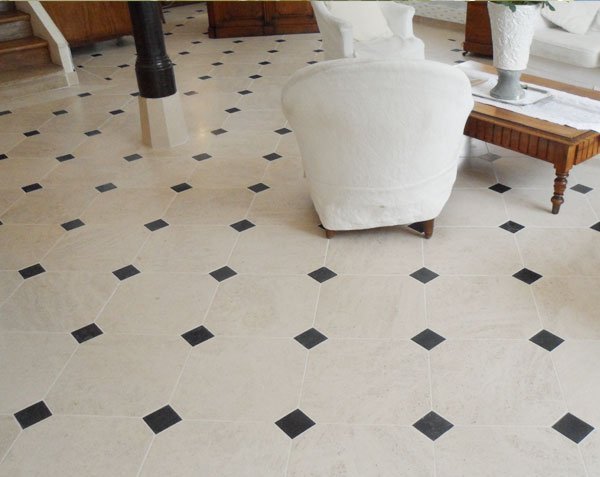 Burgundy stone flooring in Charmot, 40 x 40 cm tiles with 7 x 7 cm cabochons - Honed finish