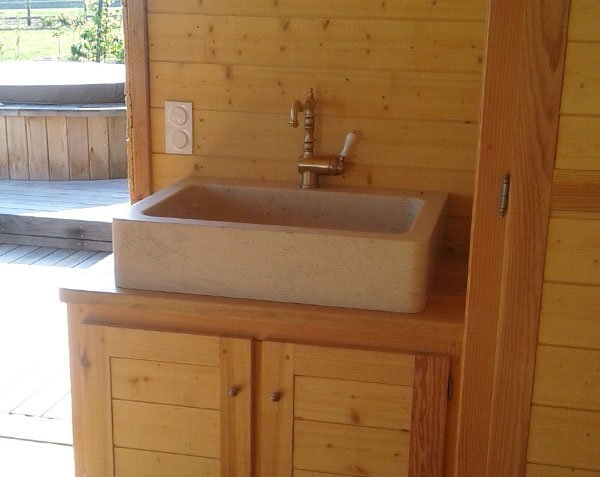 Bonnieux sink in Burgundy limestone - Modern style