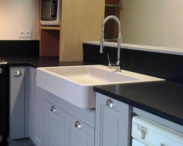 Bonnieux sink in Burgundy limestone - Modern style