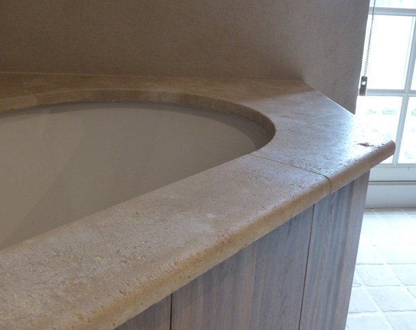 Bathtub in stone - Cladding (Deck and facing). Bathtub in stone - Cladding (Deck and facing).