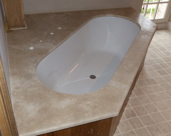 Bathtub deck in natural limestone