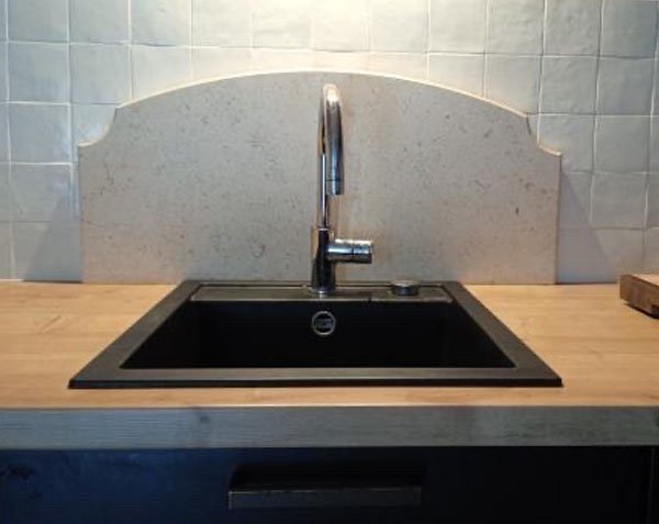 Hood panel - Burgundy limestone - Charmot Light Honed