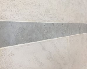 Natural stone frieze - Wall covering in Charmot Light Honed finish & Frieze in Bleu de Lignières Honed finish Natural stone frieze - Wall covering in Charmot Light Honed finish & Frieze in Bleu de Lignières Honed finish