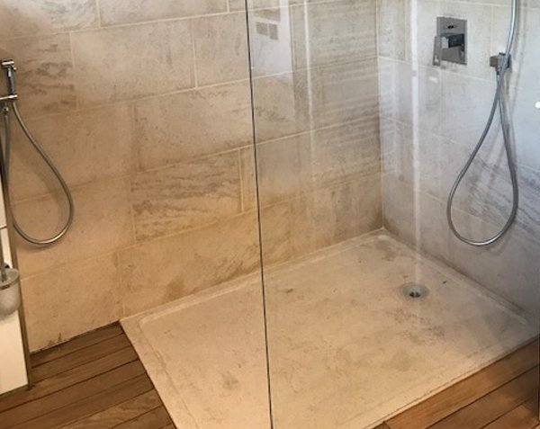 Paroi de douche et receveur en pierre naturelle - Charmot Clair Adouci Paroi de douche et receveur en pierre naturelle - Charmot Clair Adouci