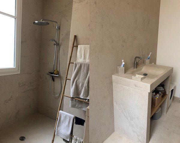 Wall cladding, shower tray, and Goult basin in Burgundy limestone Charmot Light Honed Wall cladding, shower tray, and Goult basin in Burgundy limestone Charmot Light Honed