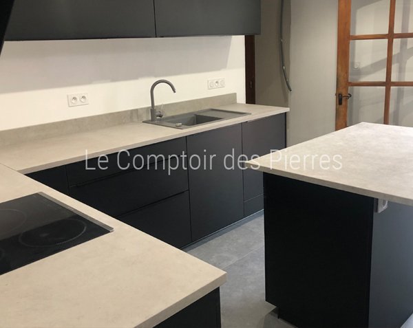 Kitchen worktop - Central island in limestone - Charmot Light Honed