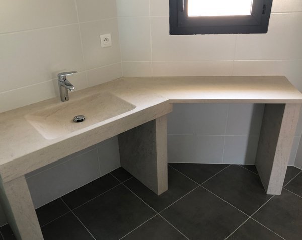 Goult washbasin and countertop in Burgundy limestone - Charmot Light Honed
