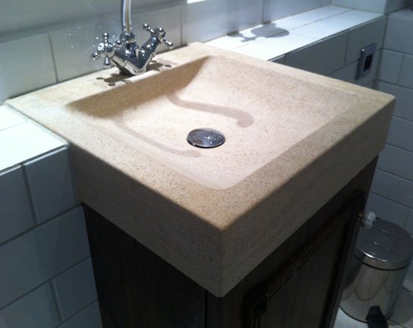 Bathroom basin in Burgundy limestone - Charmot Golden Honed