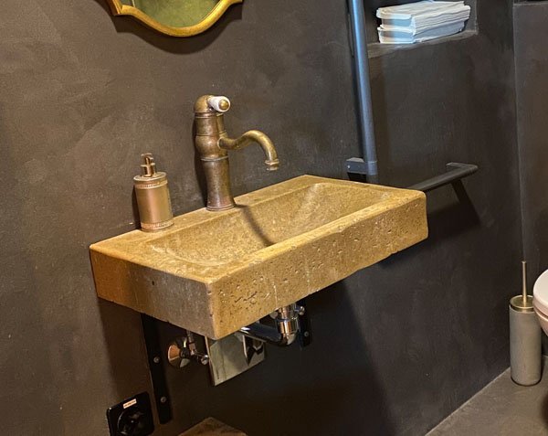 Vasque et lave main en pierre de Lanvignes Antiquaire