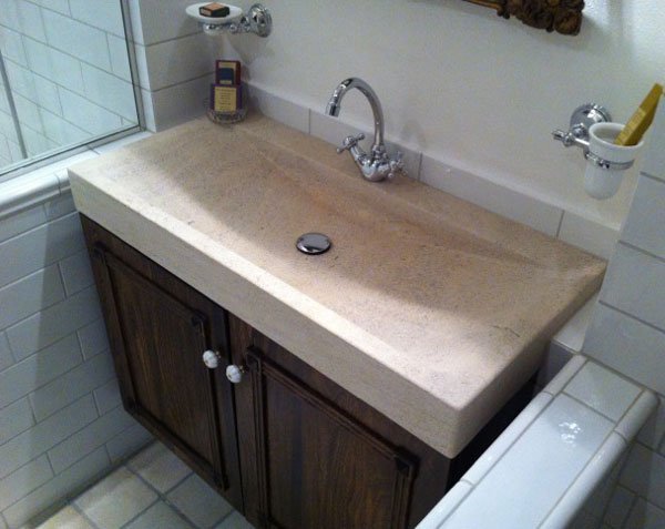 Goult washbasin in Burgundy limestone - Charmot Golden Honed