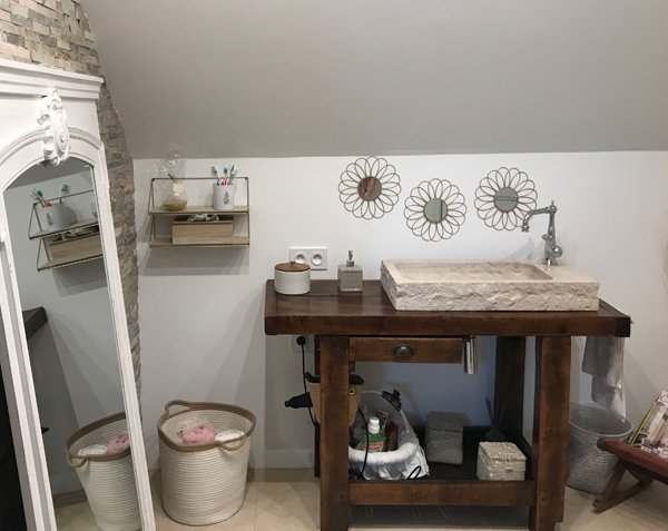 Vasque en pierre beige de Bourgogne Charmot Clair Adouci Vasque en pierre beige de Bourgogne Charmot Clair Adouci