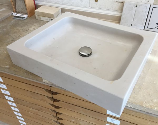 Rectangular Washbasin - Natural Limestone - Comblanchien Light Honed