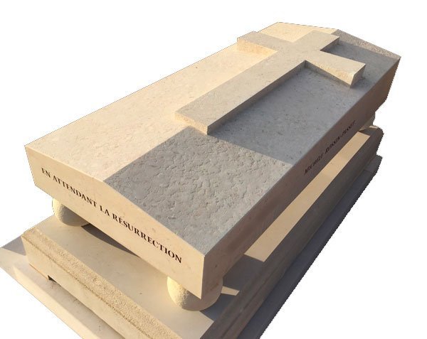 Monument funéraire avec croix - Comblanchien Clair Adouci et Flammé Monument funéraire avec croix - Comblanchien Clair Adouci et Flammé