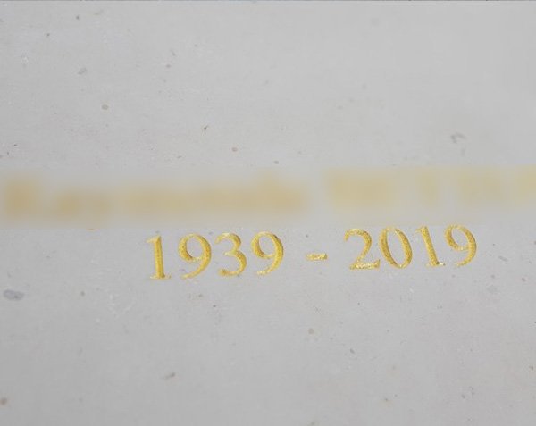 Grave vault - Comblanchien Light Honed finish - Gold Leaf Engraving