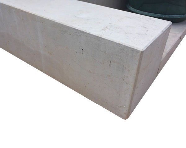 Grave foundation - Comblanchien Slightly Spotted Honed