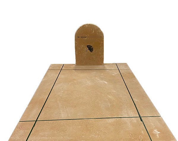 Stele on tombstone - Lanvignes Golden-Yellow Stele on tombstone - Lanvignes Golden-Yellow