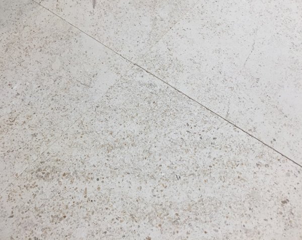 Light Buffon Limestone Paving - Strata 15 A passe - Honed Finish