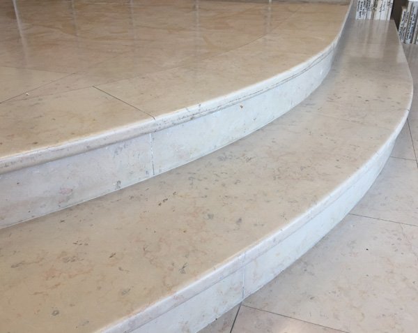 Flooring and staircase in Comblanchien Light and Slightly Speckled Limestone - Honed finish - 40 x 40 cm
