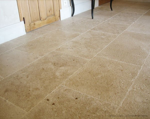 Burgundy Limestone Paving Lanvignes - Vieux Beaune Finish Burgundy Limestone Paving Lanvignes - Vieux Beaune Finish