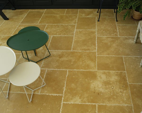 Country House in Stone Country House in Stone