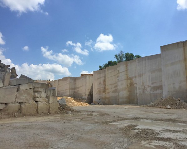 Massangis - Yonne (89) - Strate de la carrière (banc en pierre)