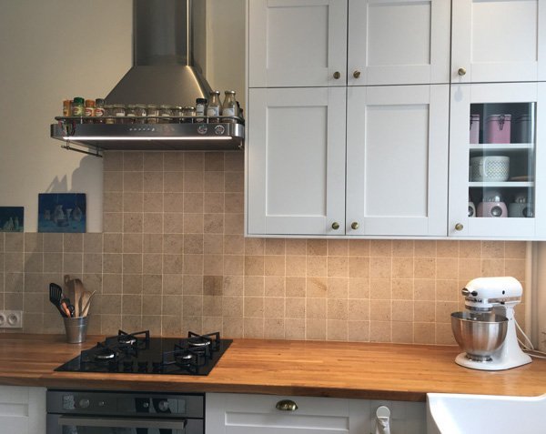 Cobblestones Backsplash - Burgundy Limestone