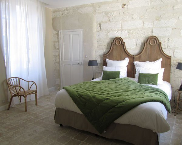 Burgundy Limestone Cobblestones in a Bedroom - 20 x 20 cm