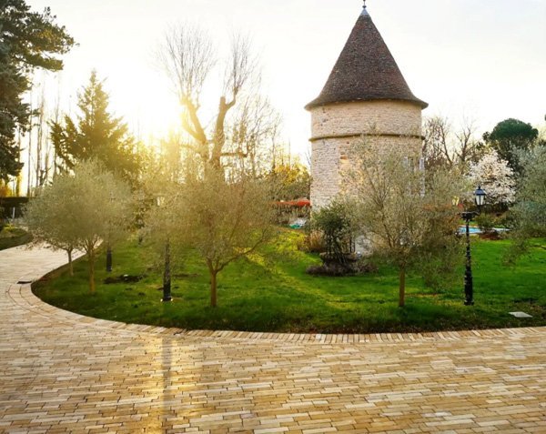 Outdoor Cobblestones - Courtyard Outdoor Cobblestones - Courtyard