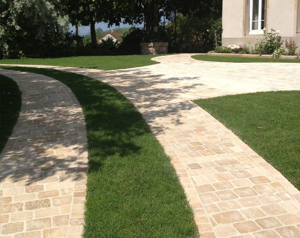 Citeaux Cobblestones in Burgundy Limestone