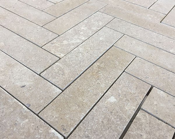 Chevron parquet - Natural limestone Lanvignes Golden-Yellow