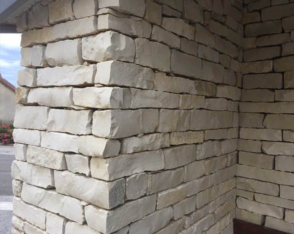 Split barrette for wall in natural Burgundy limestone