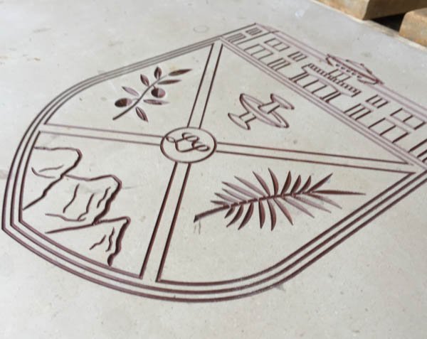 Blason sculptée en pierre naturelle