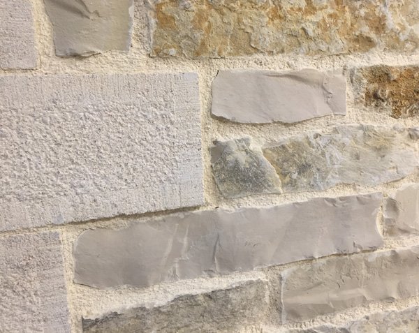 Parement en pierre de l'Yonne - Origine Bourgogne - Mélange Finition Naturel et Eclaté Parement en pierre de l'Yonne - Origine Bourgogne - Mélange Finition Naturel et Eclaté