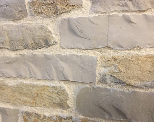 Parement de façade en pierre - Mélange Finition Naturel et Eclaté Parement de façade en pierre - Mélange Finition Naturel et Eclaté