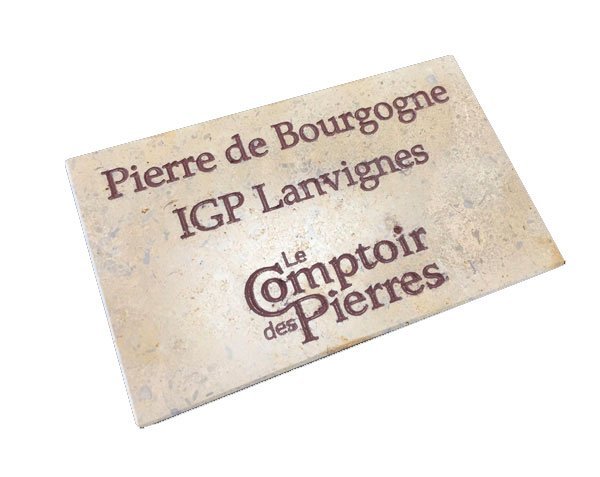 Pierre inaugurale - Couleur Lie de vin