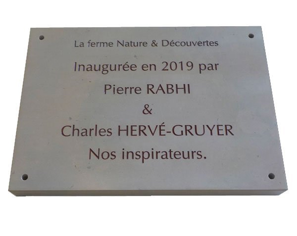 Inauguration plaque in Comblanchien limestone
