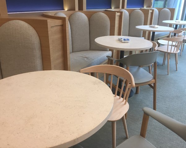 White round table. Charmot Light Honed