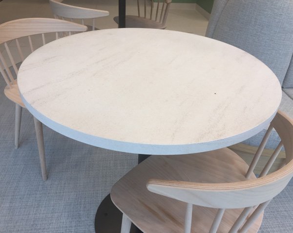 Round dining room table. Charmot Light Honed Round dining room table. Charmot Light Honed