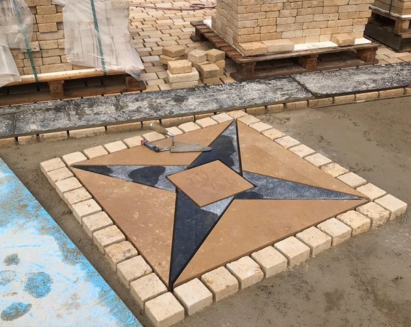 Rose of the winds - Burgundy limestone